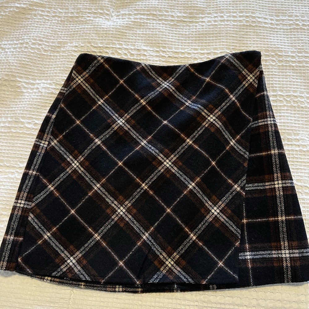 Hollister medium plaid skirt